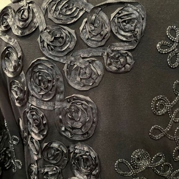 Lauren Michelle Tunic Black and Silver Embossed Size Medium - Picture 6 of 10